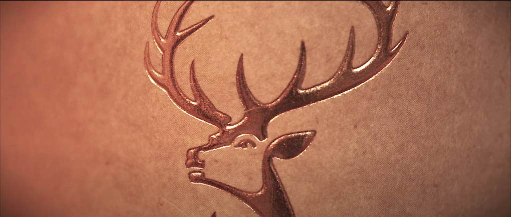 Boîte de whisky Glenfiddich sur fond neutre