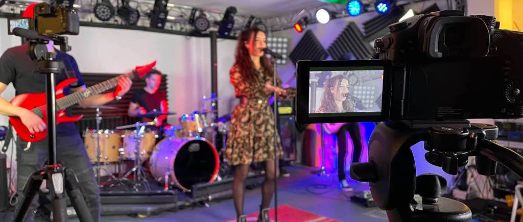 Instantané du tournage du clip de SERI au studio Under Road Records à Longwy
