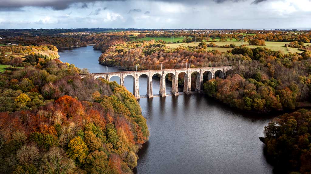 Vue aérienne du viaduc du Gouët à Ploufragan, structure en arc